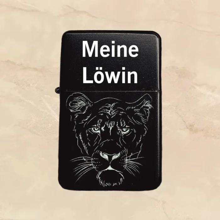 Sturmfeuerzeug mit gravur schwarz Set bild foto personalisierbar individuell personalisiert Traumgravur Löwin